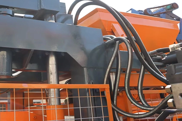 Hydraulic cylinder and high pressure oil pipeline system of QT10-15 automatic concrete block making machine