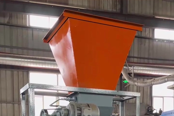 Raw material feeding hopper of QT4-35 concrete block making machine