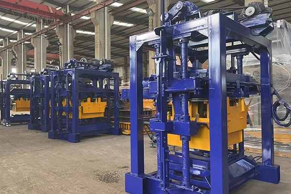 Assembled QT4-40 block making machines ready for shipment