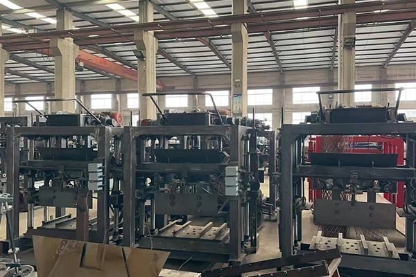 Mass production of QT4-40 concrete block making machines in factory