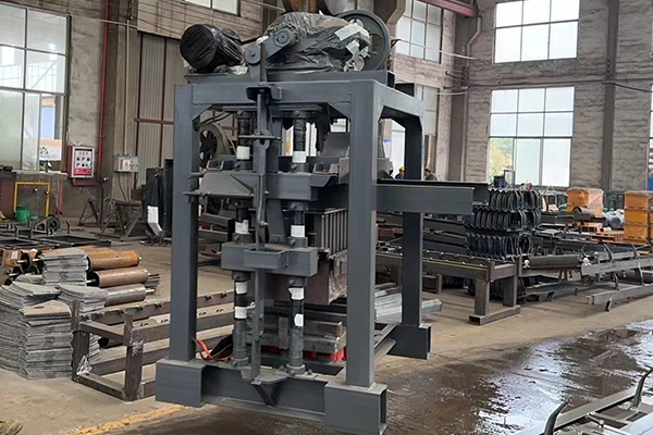 Unpainted QT4-40 block machine