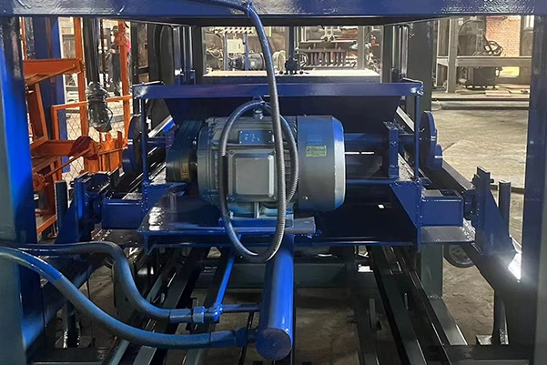 Vibration motor of QT6-16 concrete paver block making machine
