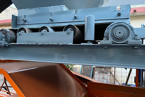 Material feeder trolley roller conveyor structure on QT8-15 hydraulic block machine