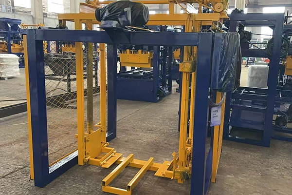 Pallet stacker machine for automatic block production line