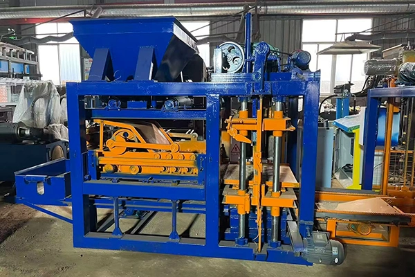 QT4-25 semi automatic concrete block making machine